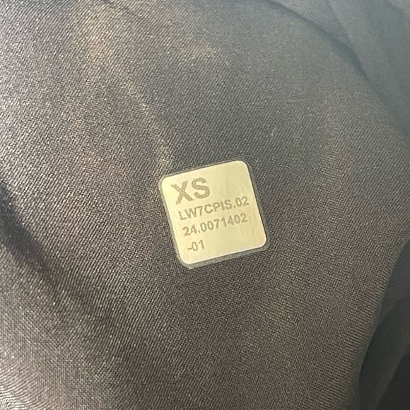 lululemon athletica Women's Black Relaxed-Fit High-Rise Shorts Nulu Textured XS - Picture 5 of 5